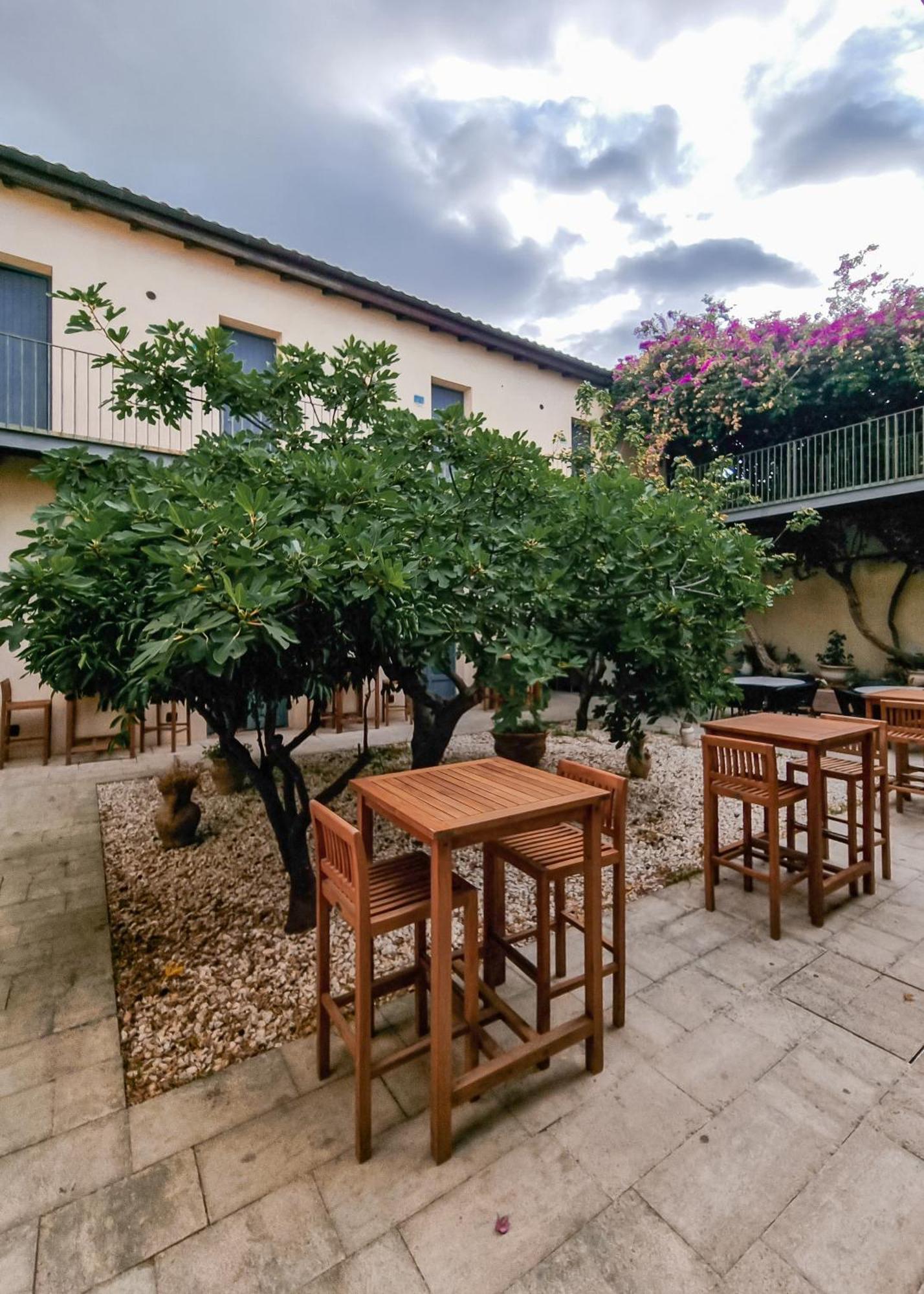 Maharia Bed & Wine Bed and Breakfast Menfi Exteriör bild